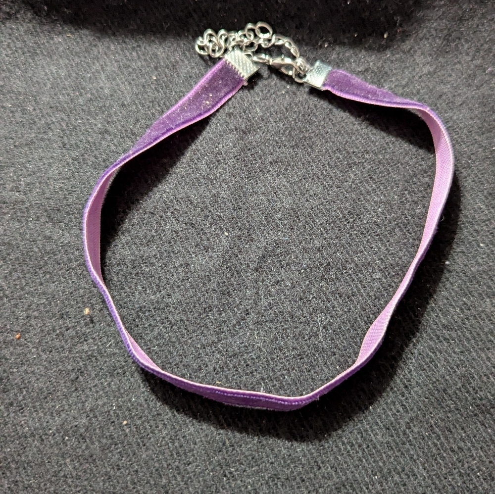 Y2K Vintage Silver Tone Lavender Purple Velvet Choker Statement Necklace